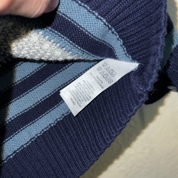 Boy’s Christmas sweater nwt - Picture 4 of 5